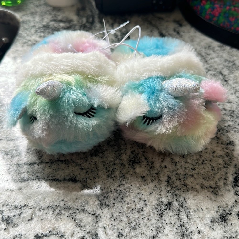 The Children’s Place Toddler Unicorn Slippers Size 4-5